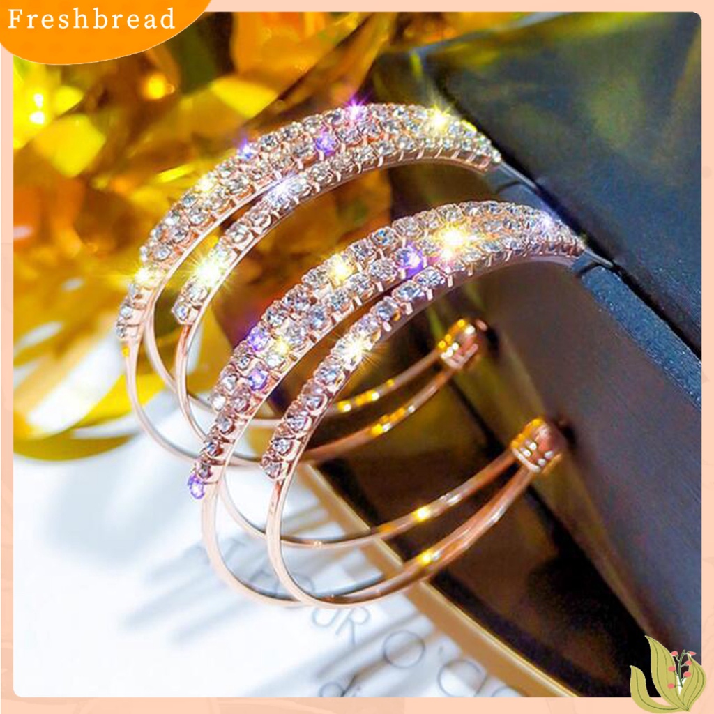 &lt; Freshbread &gt; 1pasang Anting Hoop Bulat Indah Berlian Imitasi Mengkilap Bentuk C Tiga Lapis Wanita Anting-Anting Aksesori Perempuan