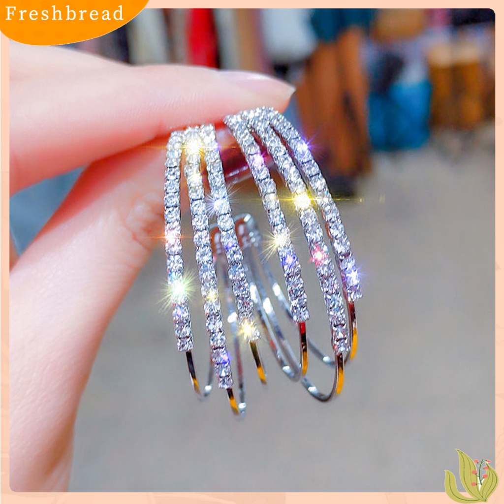 &lt; Freshbread &gt; 1pasang Anting Hoop Bulat Indah Berlian Imitasi Mengkilap Bentuk C Tiga Lapis Wanita Anting-Anting Aksesori Perempuan
