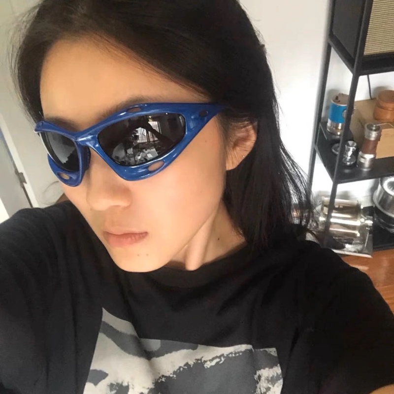 (YUZHU) Kacamata Hitam Technosensory Cyberpunk Untuk Pria Y2K Oversized Frame Colorful Cycling Sunglasses Untuk Wanita