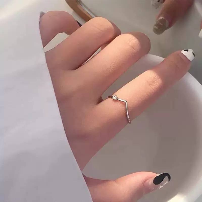 Roselife Korea S925 Perak Bentuk V Minimalis Bersinar Zirkon Tunggal Cincin Untuk Wanita Perempuan Pertunangan Pernikahan Cincin Korea Fashion Jari Perhiasan Hadiah Untuk Teman Pacar