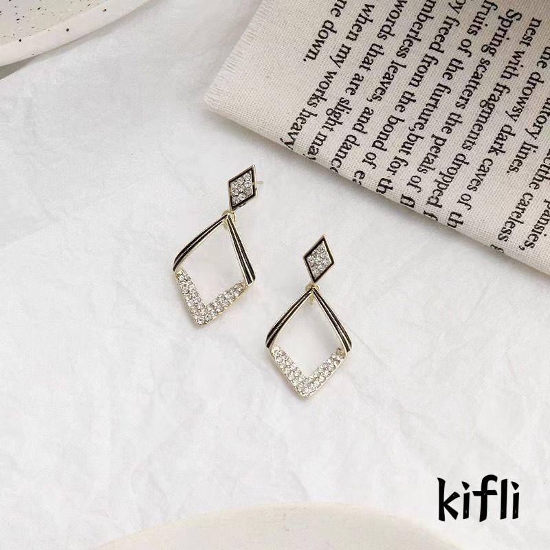 [KD] Temperamen Gaya Panjang Wanita Electroplated Belah Ketupat Geometris Cahaya Anting Mewah