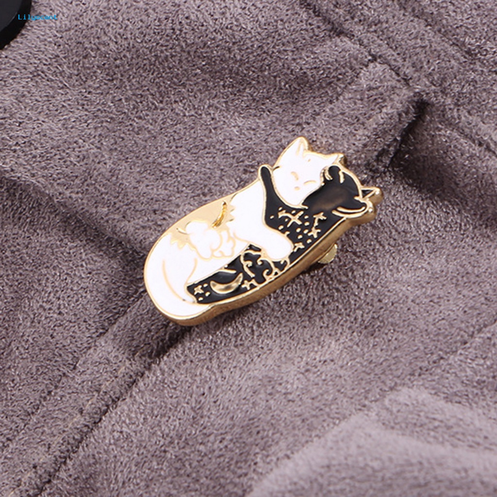 Bros Kerah Lilyscent Warna Emas Untuk Coat Hugging Cats Alloy Brooch Pin Ukir