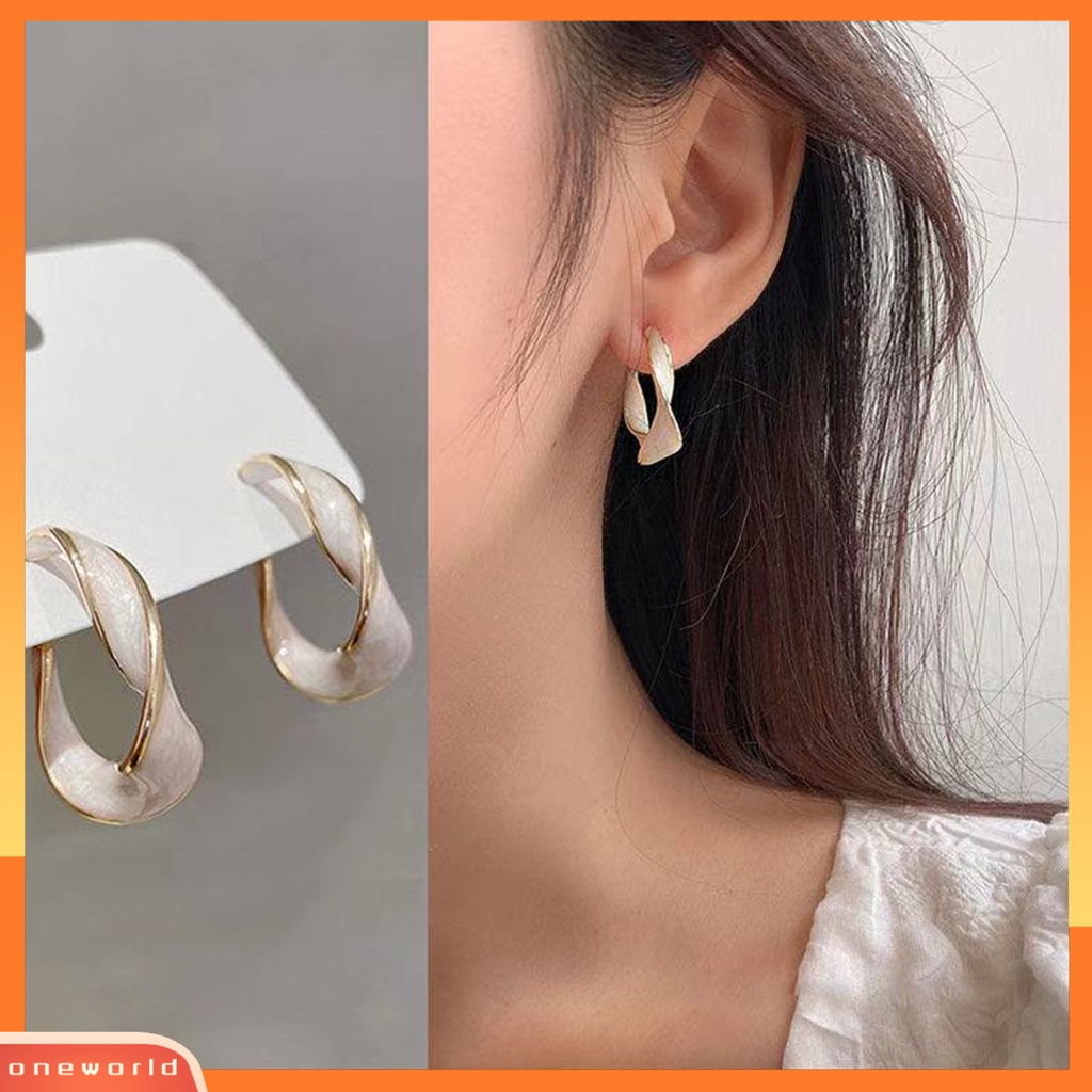 [EONE] 1pasang Ladies Earrings Retro Stud Tipe Memutar Cincin Logam Bergelombang Indah Fashion Hoop Earrings Perhiasan Aksesoris