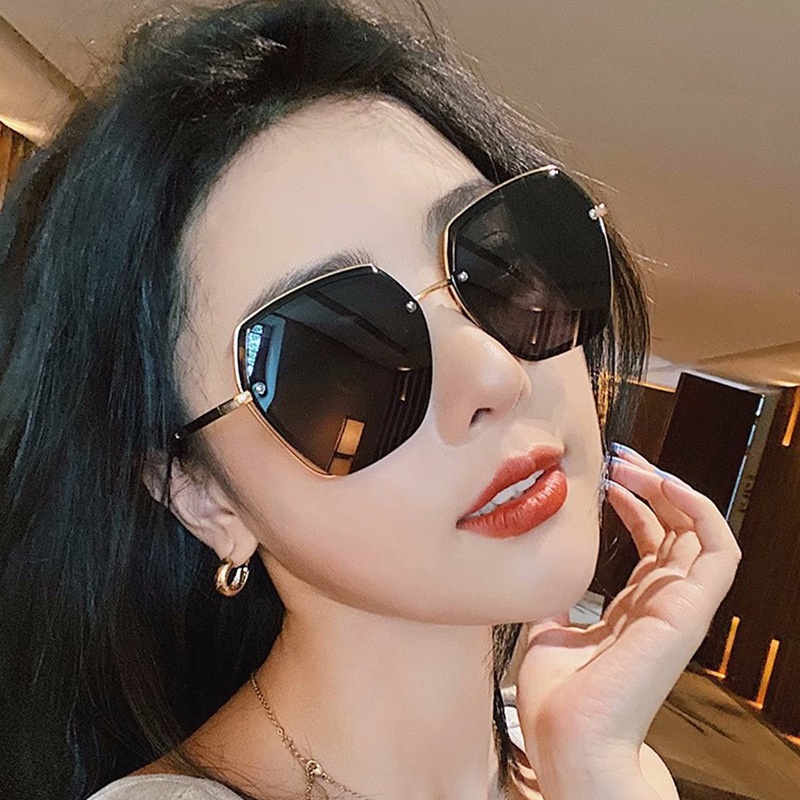 (YUZHU) Vintage Fashion Metal Frame Sunglasses Untuk Wanita Mode Barat Oversized Frame Sunscreen Sunglasses