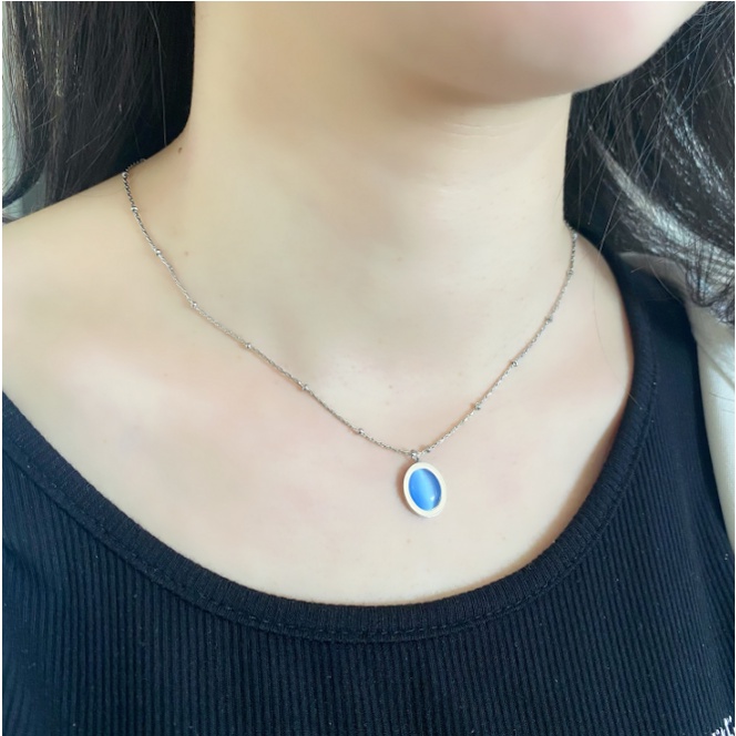 Kalung Titanium Steel Mata Kucing Oval Biru Gaya Retro Perempuan Anti Karat Lapis Emas Rantai Klavikula