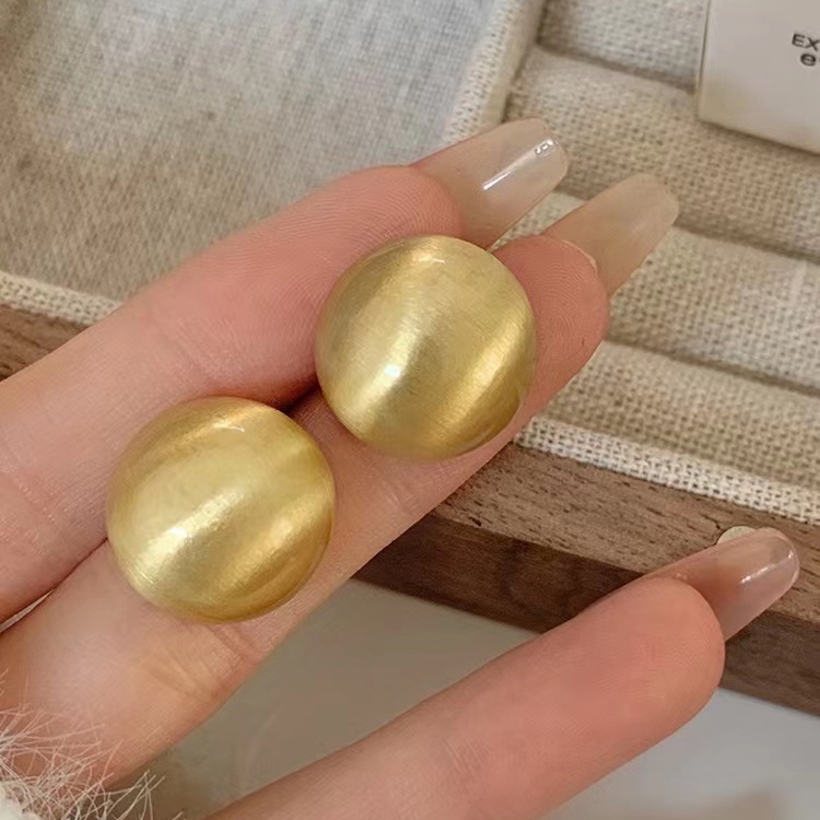 Sensasi Canggih matte Lus Setengah Lingkaran Anting Perempuan2023 Kepribadian Meledak Baru Temperamen lady earrings earrings earrings