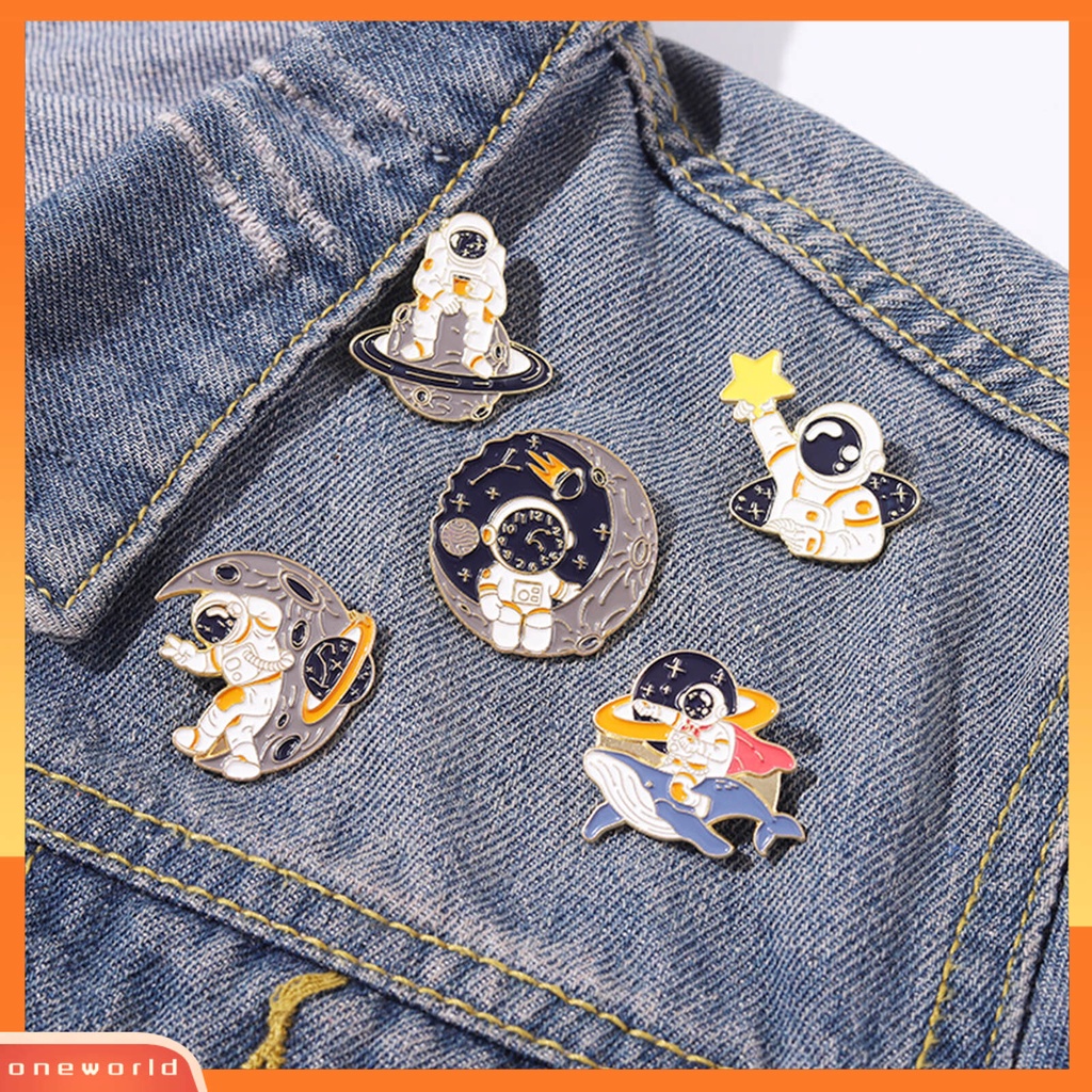 [ONE] Bros Pin Pola Kartun Electroplating Hias Tas Dekorasi Colorfast Pakaian Yang Sesuai Dengan Tahan Karat Planet Paus Astronot Enamel Lapel Pin Aksesoris Pakaian