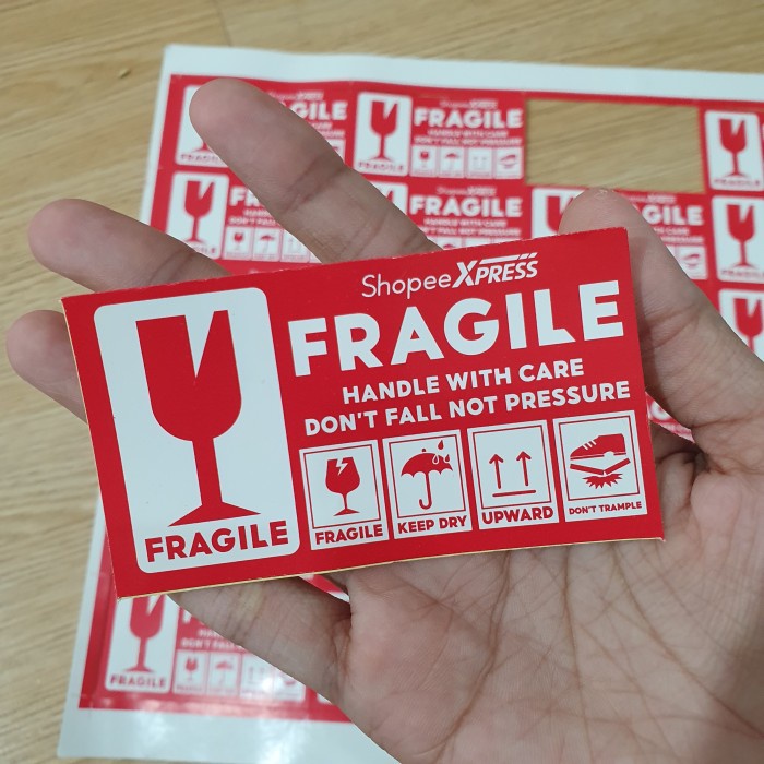 

(8x5 CM) Sticker Fragile / Stiker Pecah Belah Jangan Banting Packing