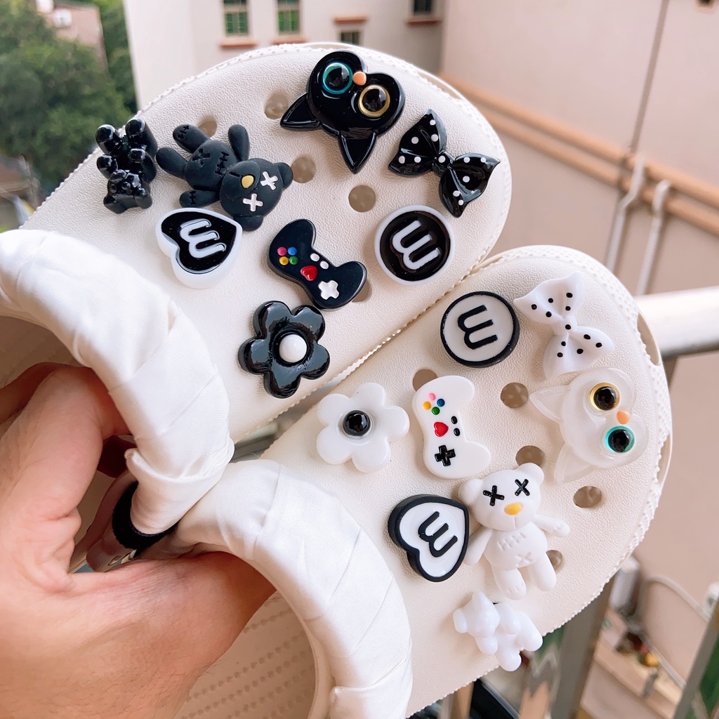 16pcs Black &amp; White Game Sprite Set Croc Jibz Charm Button Aksesoris Sepatu Fashion#Seri Hitam &amp; Putih