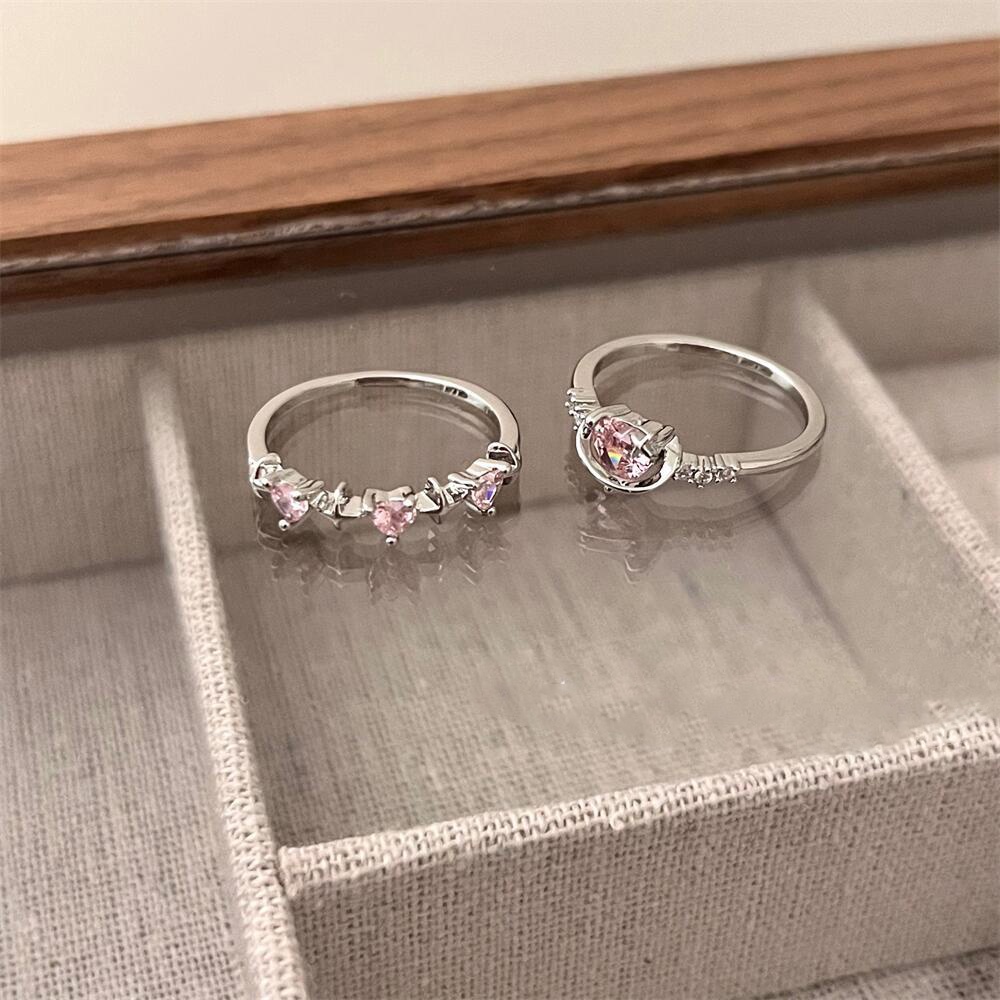 Cincin Cinta Berlian Merah Muda Yang Manis Dingin Dalam Kepribadian Fashion Korea Desain Orang Banyak Kecil Cincin Jari Telunjuk Zirkon Yang Indah Dingin Untuk Wanita Perhiasan Permen