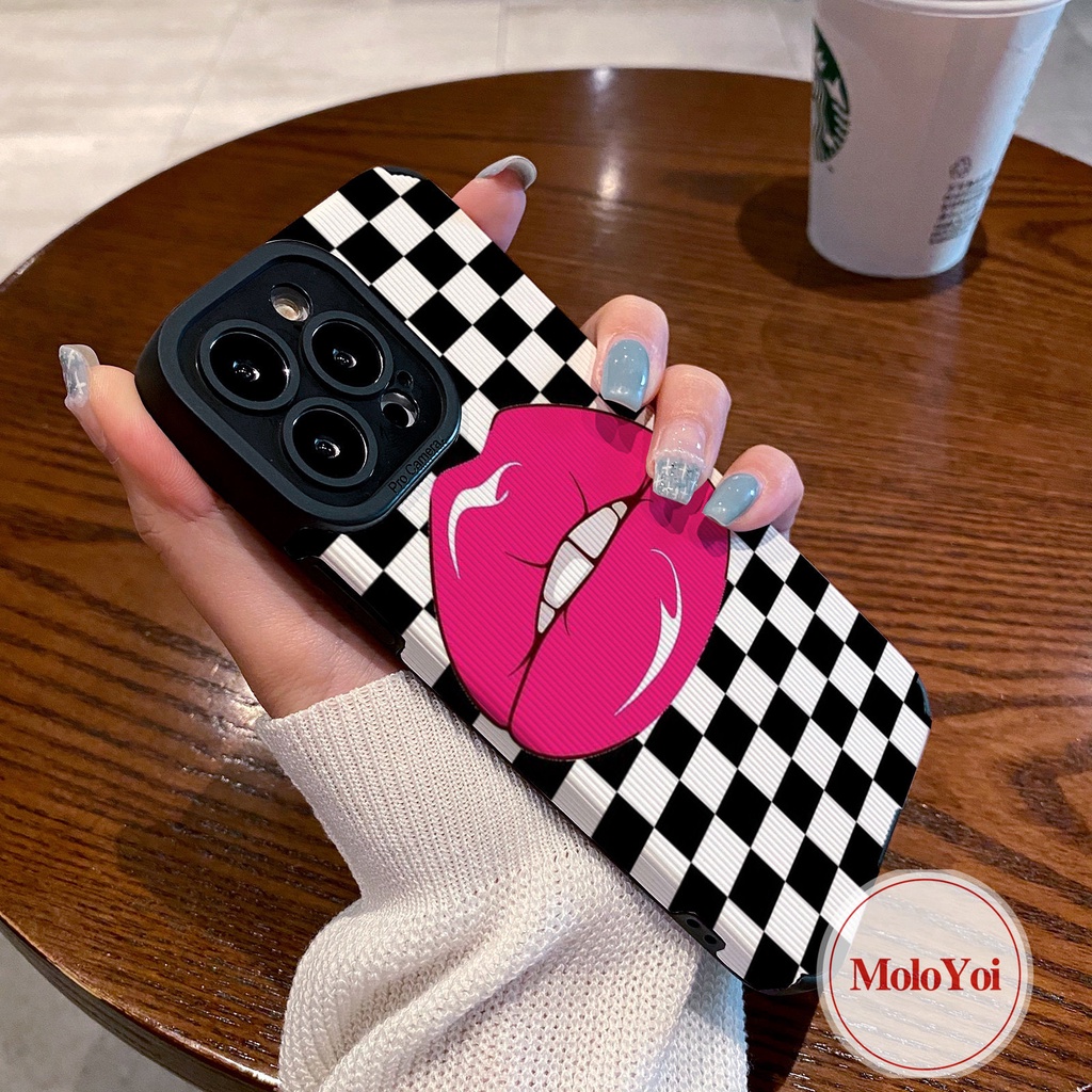 Ins Kotak-Kotak Merah Kisses Lips Phone Case Kompatibel Untuk IPhone XR XS X Max 7Plus 8 7 Plus 11 14 13 12 Pro Max Tekstur Kulit Mewah Shockproof Soft Cover