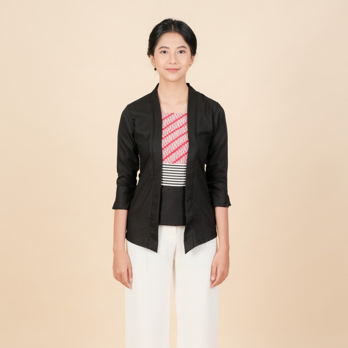 

Kebaya Batik Kutubaru 2 in 1 Lengan 7/8 Meradelima Katun Hitam - XXL