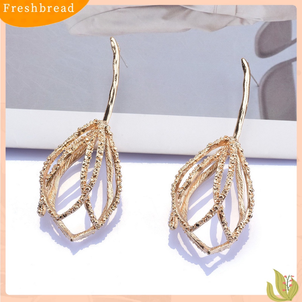 &lt; Freshbread &gt; 1pasang Anting Menjuntai Vintage Berongga Mengkilap Berlebihan Temperamen Berdandan Logam Wanita Pesona Bentuk Bunga Drop Earrings Perhiasan Retro