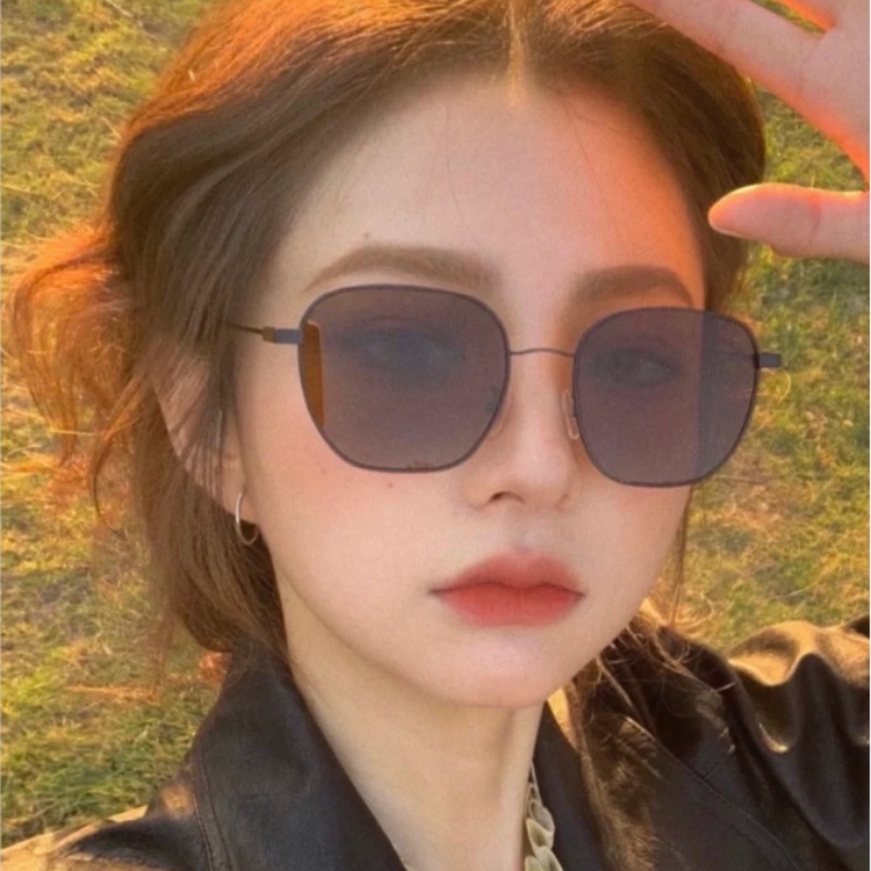 We Flower Chic Gold Metal Square Frame Kacamata Hitam Untuk Wanita Pria Gaya Vintage Anti Radiasi Eyeglasses Cool Trendy Shades Outdoor Fashion Eyewear OOTD Ornaments