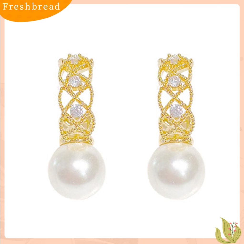 {In Stock} 1pasang Anting Hoop Bersinar Mutiara Imitasi Temperamen Geometris Elegan Hias Hadiah Wanita Berongga Keluar Lingkaran Anting Perhiasan Fashion Untuk Perjamuan