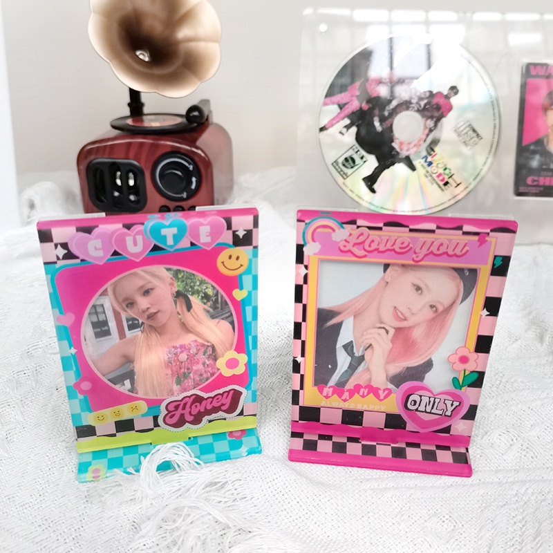 Cute Retro Card Holder 3inch Acrylic Bingkai Foto Idol Photocard Desktop Display Frame Kartun Pelindung Case INS Decor