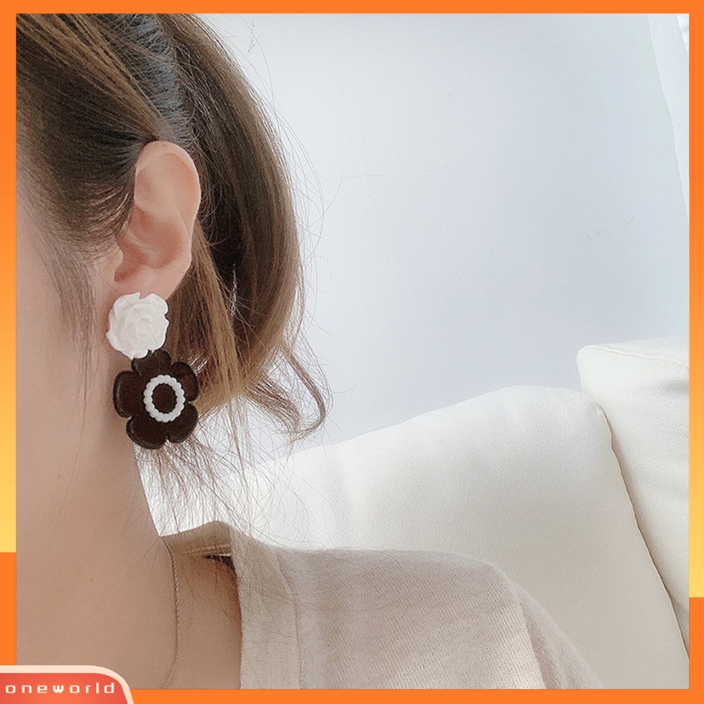 [EONE] 1pasang Anting Menjuntai Pola Bunga Retro Berlebihan Temperamen Electroplating Dekorasi Geometris Bunga Camelia Mutiara Imitasi Stud Earrings Perlengkapan Kostum