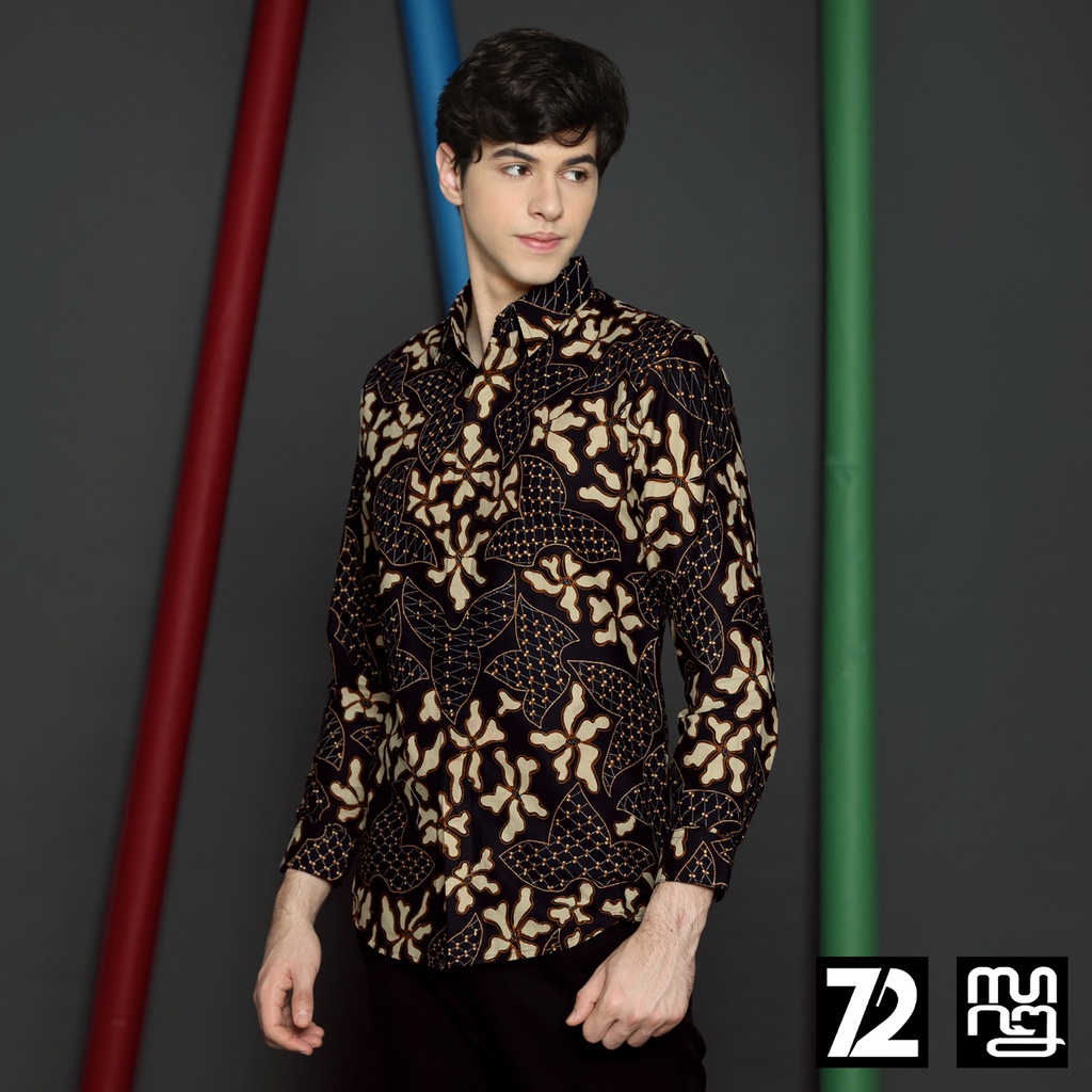 BAJU BATIK PRIA Kemeja Lengan Panjang Slimfit Premium Motif Daun Singkong Warna Hitam Item 723686 Cap 72 - Baju Kemeja Atasan Pakaian Setelan Batik Pria Cowok Laki Laki Remaja Keluarga Kantor Lengan Pendek Modern Slimfit Slim Fit Premium Kekinian