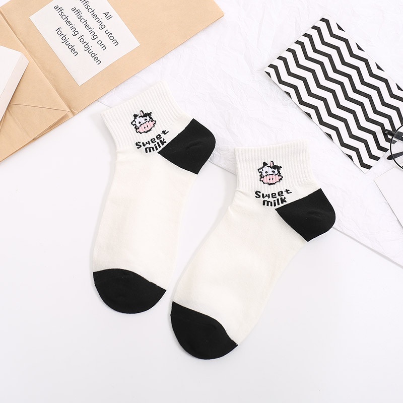 BAJ Kaos Pendek Motif Cow Unisex Ankle Socks SS240