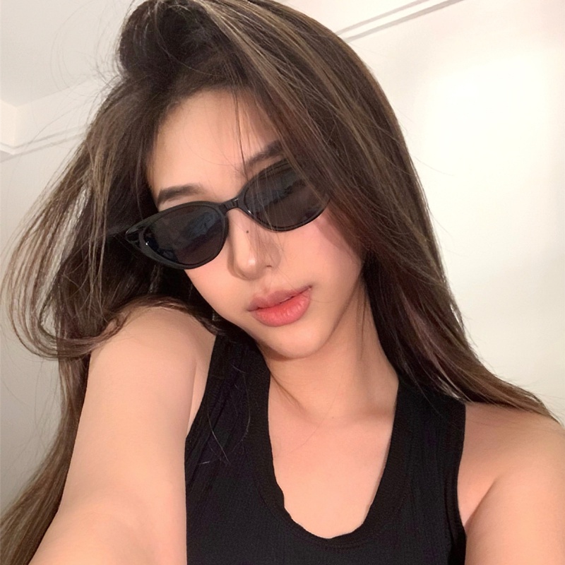 We Flower Trendy UV400 Pelindung Keren Hitam Mata Kucing Kacamata Hitam Untuk Pria Wanita Unisex Fashion Mengemudi Kacamata Aesthetic Shades Anti Radiasi Eyewear OOTD Ornaments