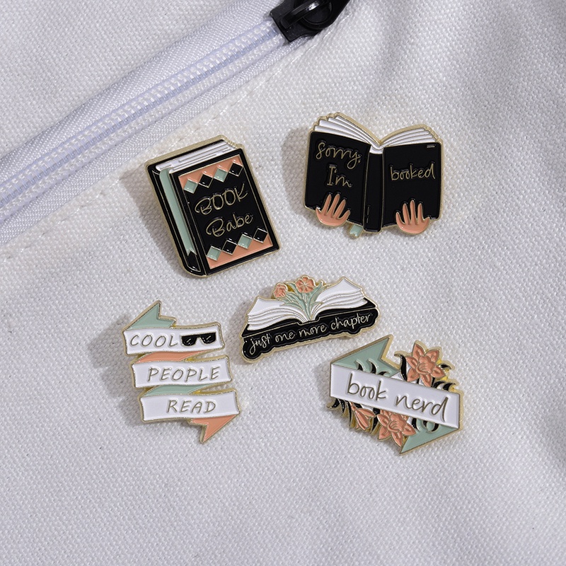 Book Nerd Enamel Pin Lucu Buku Bros Kerah Lencana Sastra Lapel Pin Perhiasan Hadiah Untuk Teman Anak