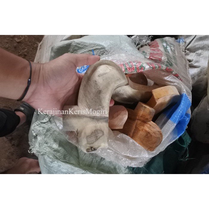 

bahan warangka keris model gayaman solo surakarta kayu campur hrg mura Termurah