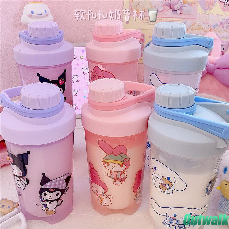 ღ 500/700ml Sanrio Botol Air Stiker Cangkir Pengocok Blender Kapasitas Besar Cangkir Air Portable Gym Kebugaran Cangkir Air Plastik Aksesoris Minuman