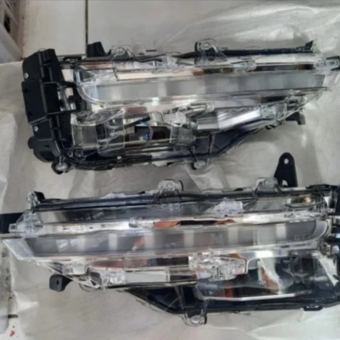 lampu DRL,sen bumper depan Fortuner TRD, gr, vrz 2021