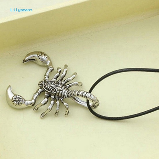 Lilyscent Men's Vintage Punk Ukir Scorpion Pendant Faux Leather Cord Kalung Pendek