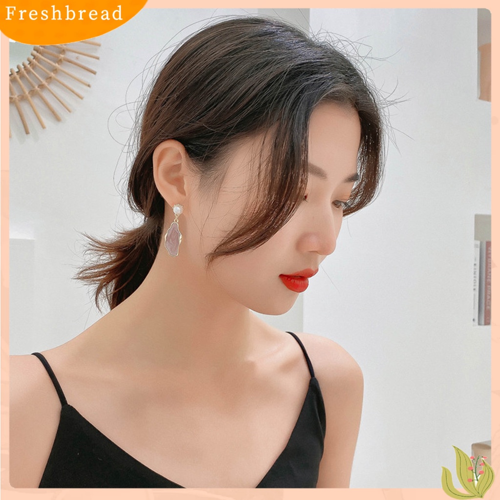 &lt; Freshbread &gt; 1pasang Anting Menjuntai Geometris Liontin Perhiasan Mutiara Imitasi Tidak Teratur Dicat Ringan Anting Tusuk Untuk Pacaran