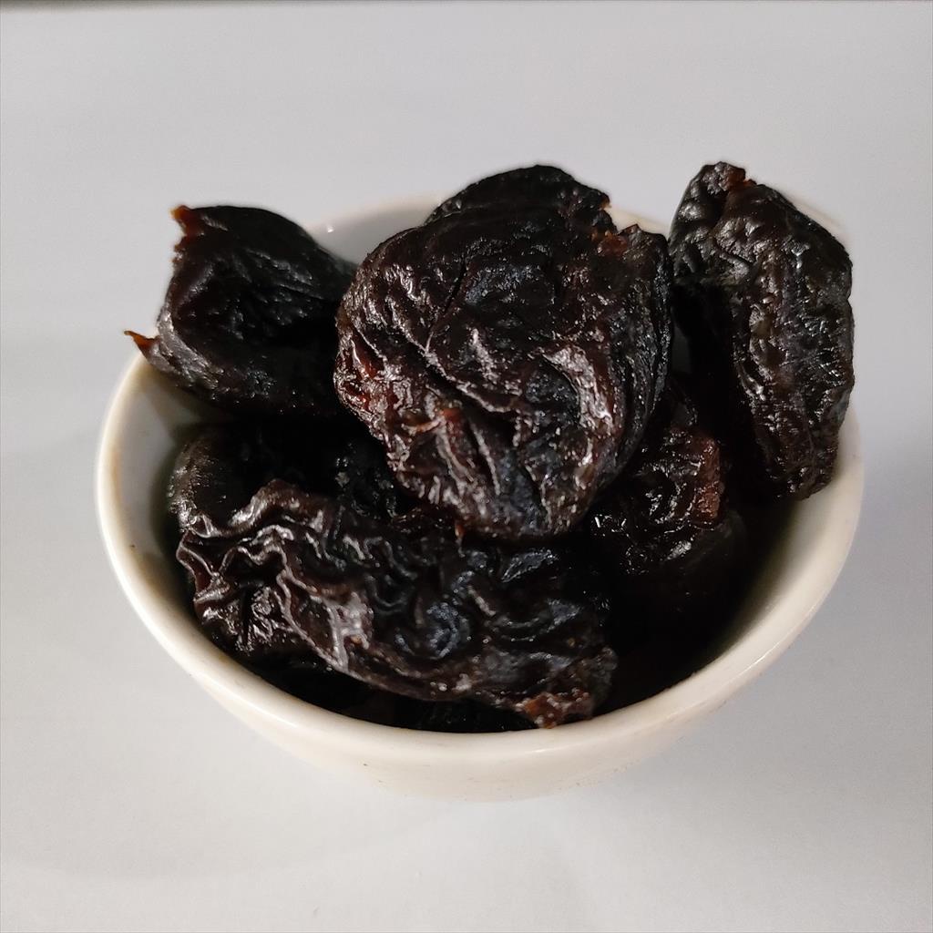 

Prunes ( Pitted Prune Plum Manisan Buah Kering ) 500g