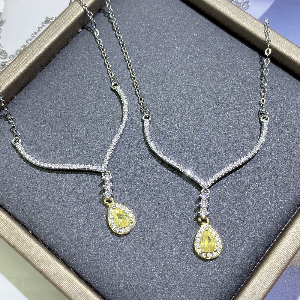 Fashion V-Shaped Water Drop Pear Shaped Yellow Diamond Kalung Cahaya Mewah Harian Warna-Warni Harta Karun Liontin Kerah Rantai Perempuan