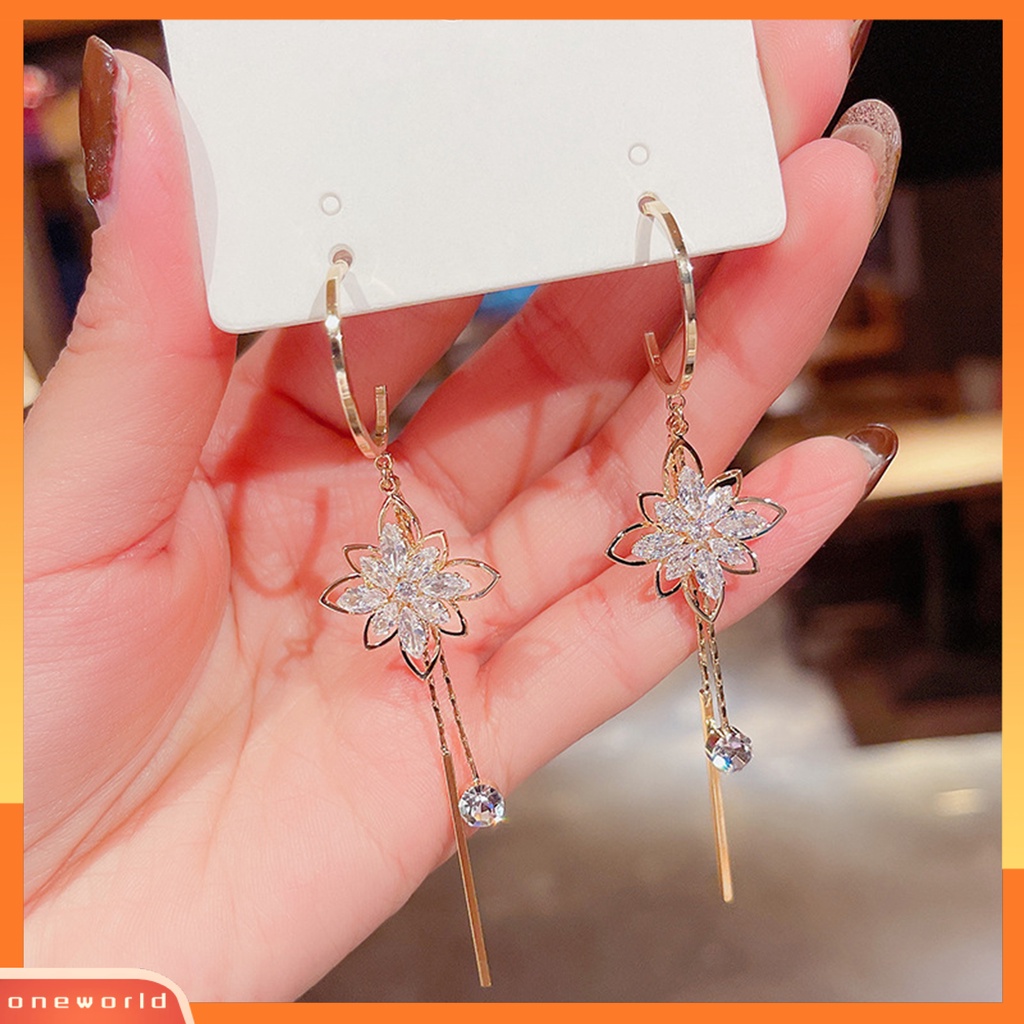 [WOD] 1pasang Lady Menjuntai Anting Shiny Indah Imitasi Kristal Bentuk Bunga Berongga Keluar Drop Earrings Perhiasan Perempuan