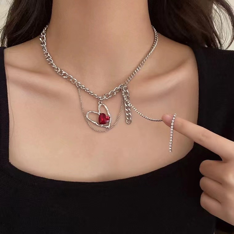 Cinta Merah Zirkon High-End Rantai ins Ditumpuk Rantai Klavikula Manis Pedas Versi Korea Niche Titanium Steel Kalung Perempuan100