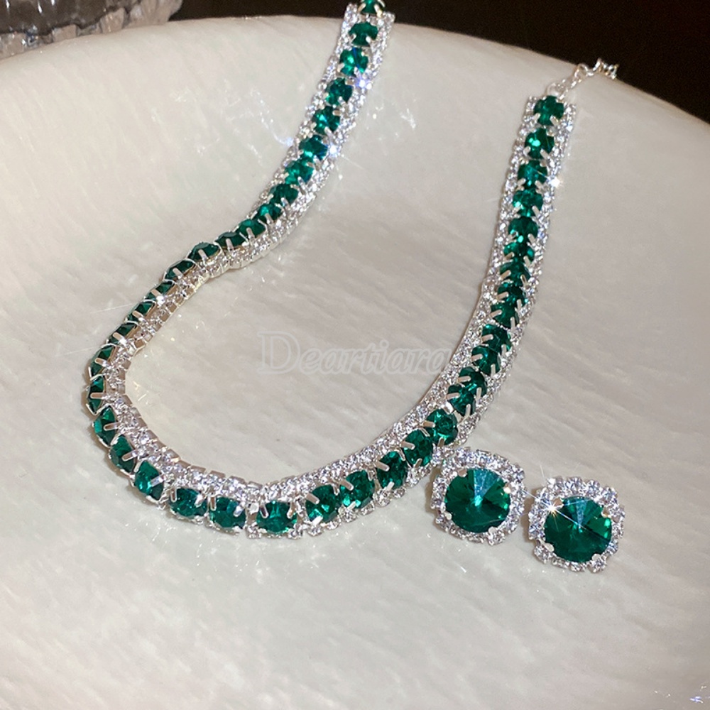 Berlian Set Emerald Square Earrings Necklace Set Elegan Temperamen Rantai Klavikula Modis Mewah Kalung Baru