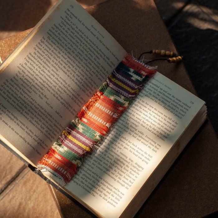 

[DD] Pembatas Buku Tenun Ikat - Cloth Bookmark | Noesa - 006A23