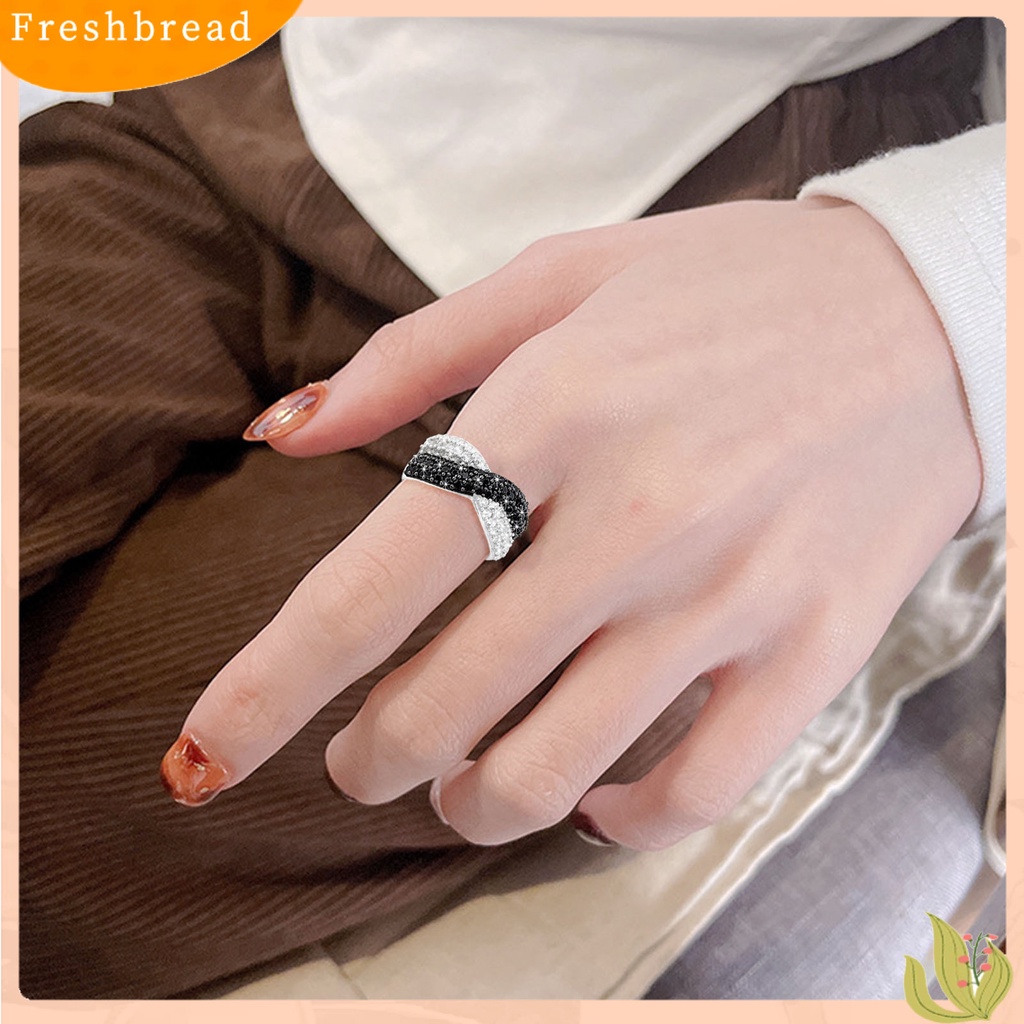 &lt; Freshbread &gt; Wanita Cincin Jari Ganda Warna Berlian Imitasi Mengkilap Hias Bentuk Salib Dilapisi Lady Circlet Perhiasan Harian