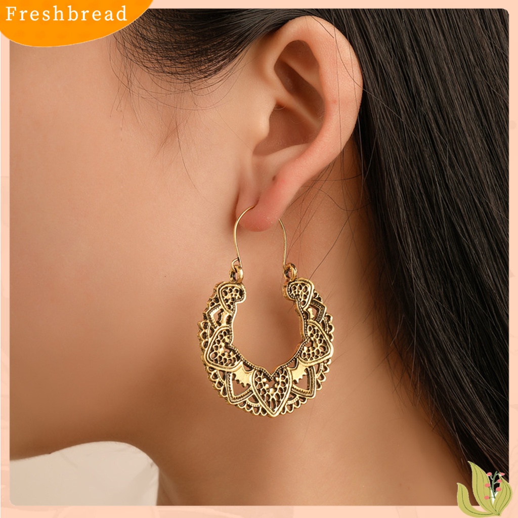 &lt; Freshbread &gt; 1pasang Anting Menjuntai Bentuk Kelopak Berongga Gaya Bohemian Warna Emas/Perak Vintage Ukiran Alloy Drop Piercing Earrings Wanita Perhiasan