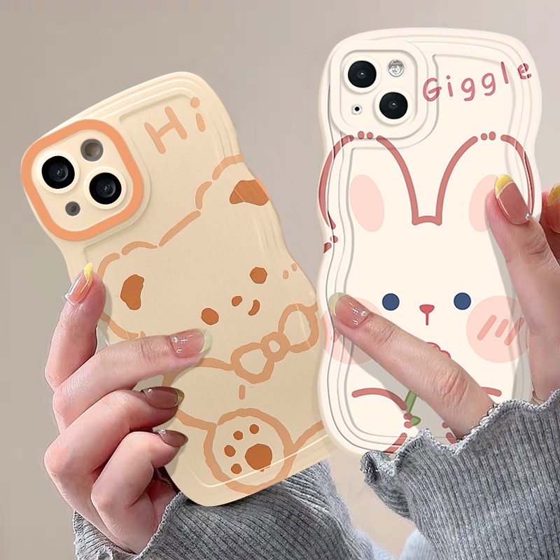 Couple Cute Bear Rabbit Casing Kompatibel Untuk iPhone 7Plus 11 14 13 12 Pro Max X XR XS Max 14 Plus 6s 6 7 8 Plus SE 2020 Kartun Wavy Edge Soft Tpu Lover Phone Cover