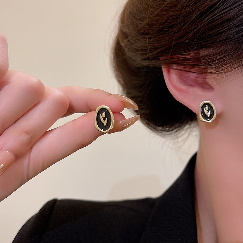 Anting Korea Retro Tulip Hitam Mewah Ear Studs Fashion Perhiasan Wanita Perempuan