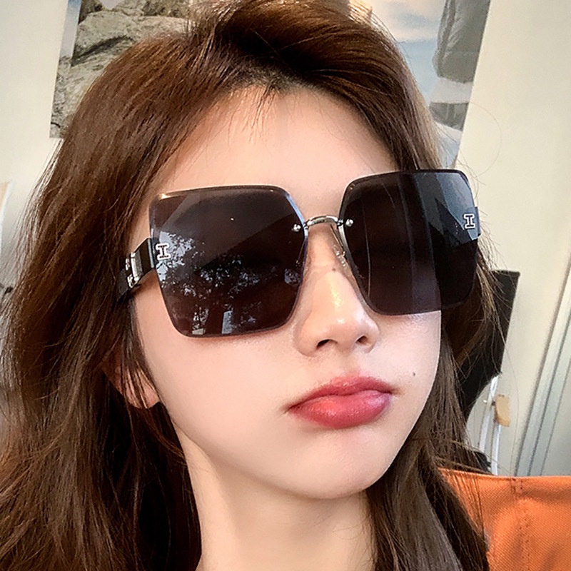 (YUZHU) Korea Fashion H Rimless Sunglasses Untuk Wanita Mode Baru Gradien Warna Pantai Kerai Kacamata Hitam