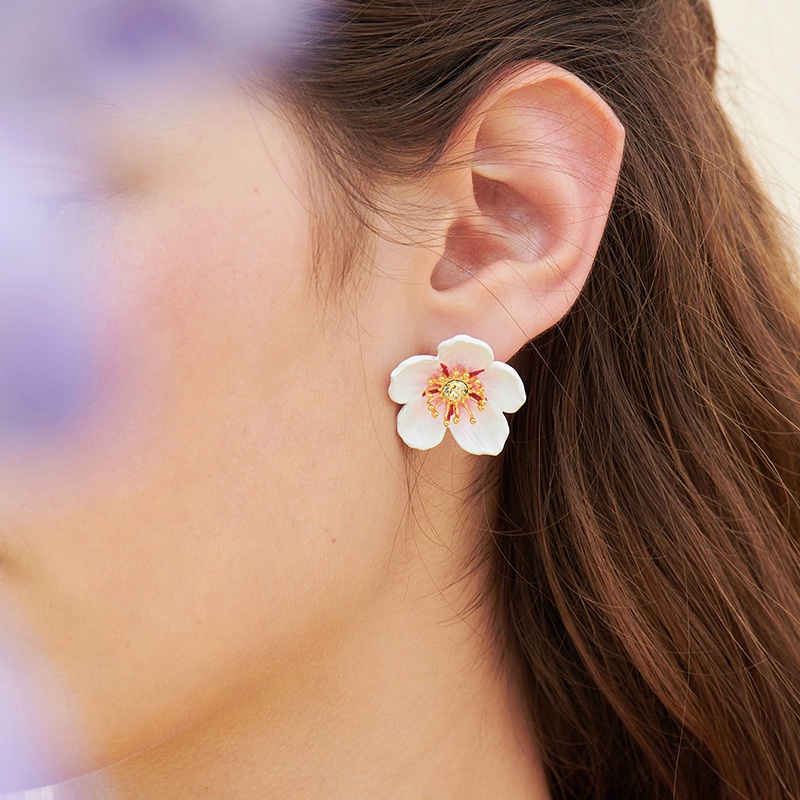 Anting Fashion Elegan Temperamen Bunga Sakura Putih Asimetris Gaya Baru Jepang Korea