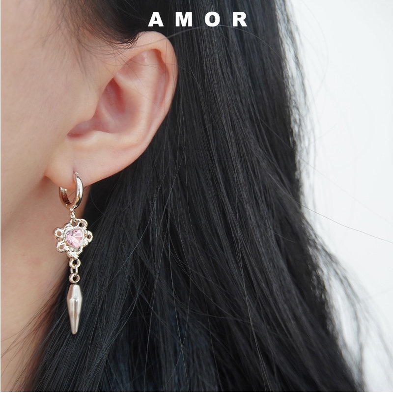 Anting Asimetris Paku Keling Kartun Hantu Love