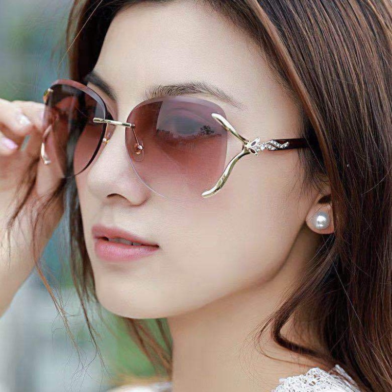 (YUZHU) Baru Bergaya Rubah Kepala Wanita Kacamata Hitam Logam Tanpa Bingkai Gradien Kerai Sunglasses