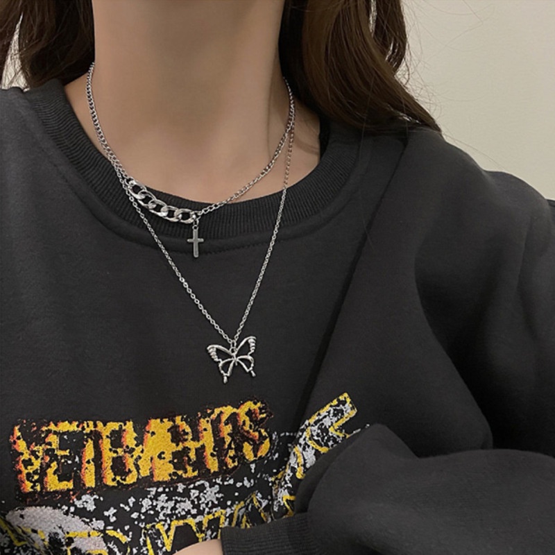 Kalung Kupu-Kupu Berlapis Lapisan Ganda Wanita Rantai Klavikula Salib Hip Hop Trendi Keren Gaya Baru Sweater Chain