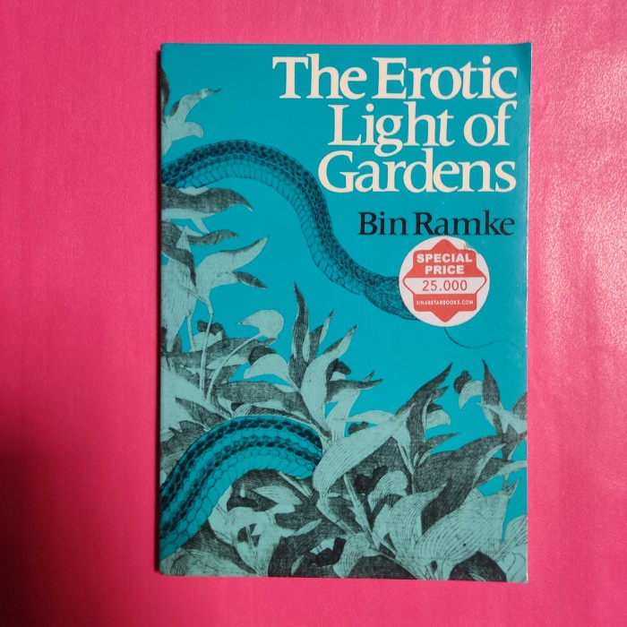 Buku import the erotic light of Gardena by bin ramke