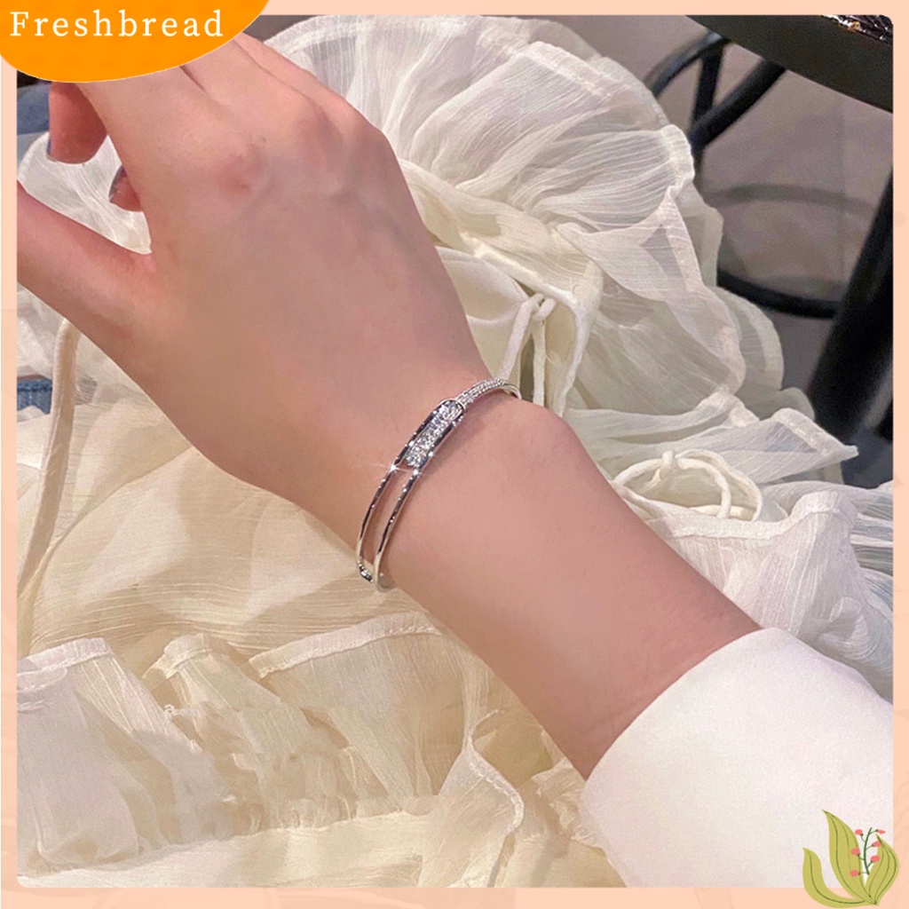 &lt; Freshbread &gt; Wanita Bangle Bukaan Hollow Hypoallergenic Minimalis Elegan Hadiah Berlapis Perak Berlian Imitasi Berkilau Gelang Tangan Cewek Untuk Harian