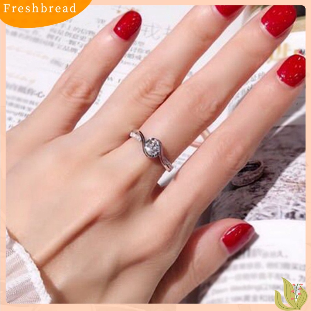 &lt; Freshbread &gt; Cincin Desain Geometri Indah Jari Band Wanita Berlian Imitasi Hias Perhiasan Hadiah Untuk Pesta