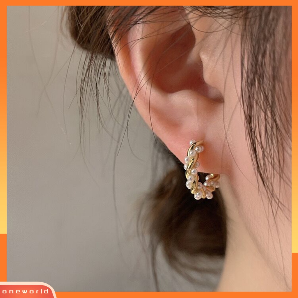 [EONE] 1pasang Anting Hoop Cahaya Mewah Temperamen Mutiara Imitasi Minimalis Geometris Hias Hadiah Wanita Anting Lingkaran Perhiasan Pesta Aksesori Busana