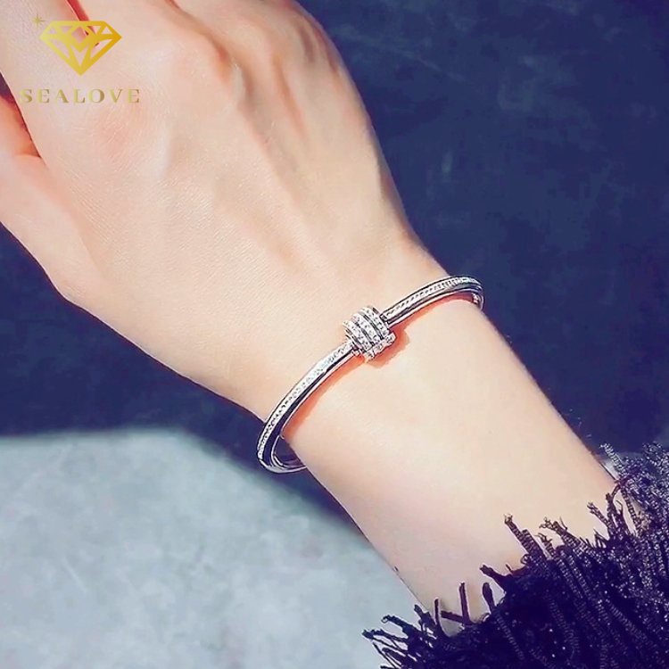 Gelang Titanium Wanita Permata Berlian Mewah Elegan Anti Karat Emas 18K Liontin Fashion Korea COD